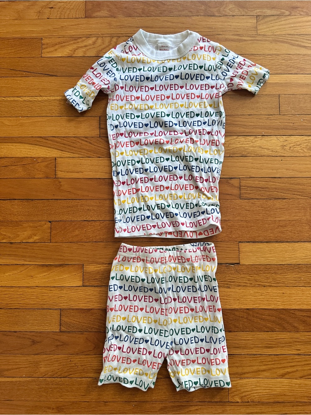 Hanna Andersson Multicolor "LOVED" Short Unisex Pajama Set